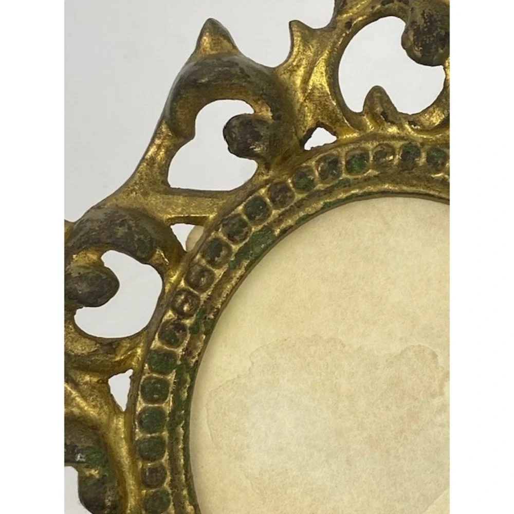 Vintage Ornate Brass Picture Frame Oval Ornate Rococo Scroll Tabletop Hong Kong